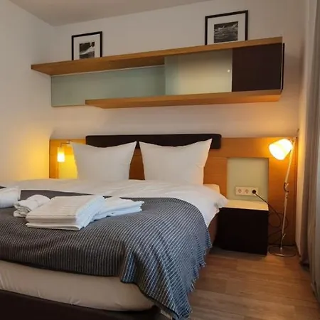 Hotell Check-inn - *