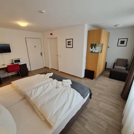 Hotell Check-inn - *