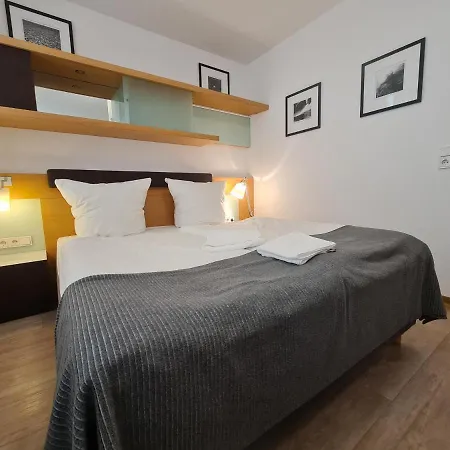 Check-inn - Hotel *