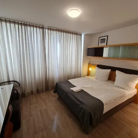 Check-inn - Hotel *