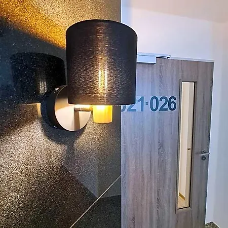 Check-inn - Hotel *