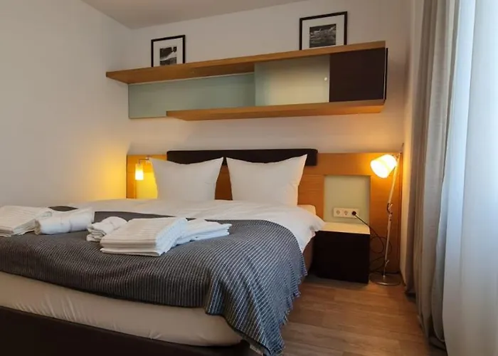 Szálloda Check-inn - *