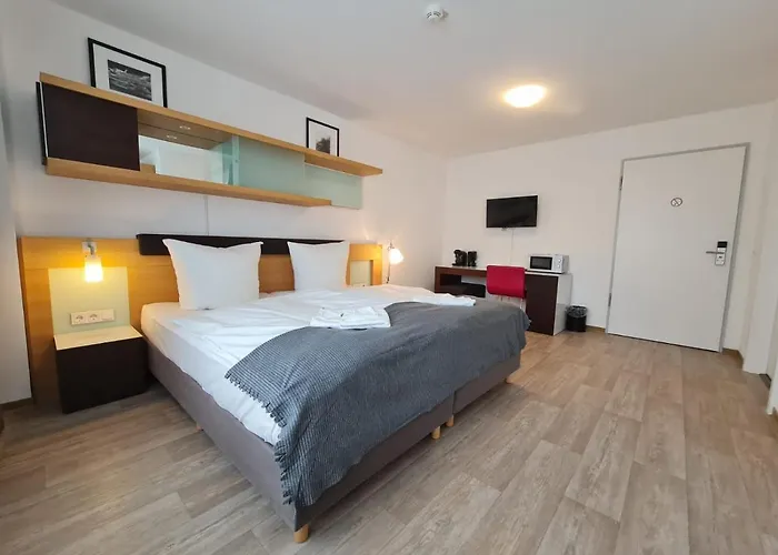 Szálloda Check-inn - *