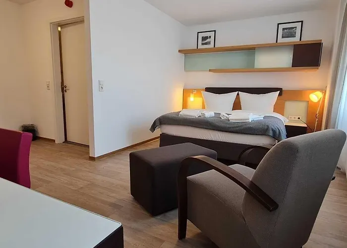 Szálloda Check-inn - *