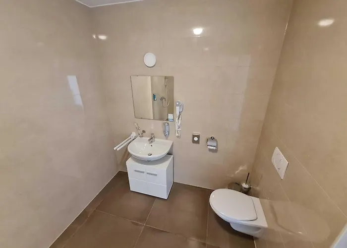 Szálloda Check-inn - *